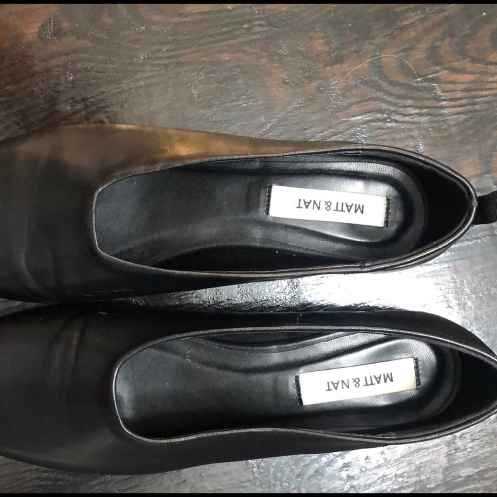 Matt & Nat cut flat soft grain vegan leather.
